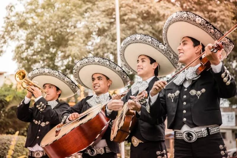 ¿Quieres llevarle serenata a mamá?, esto te costará el 10 de mayo