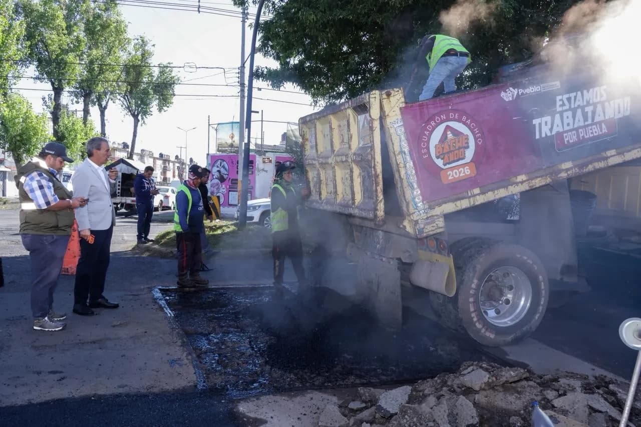 Continúa fortaleciendo el mantenimiento vial con "BacheAndo" Puebla