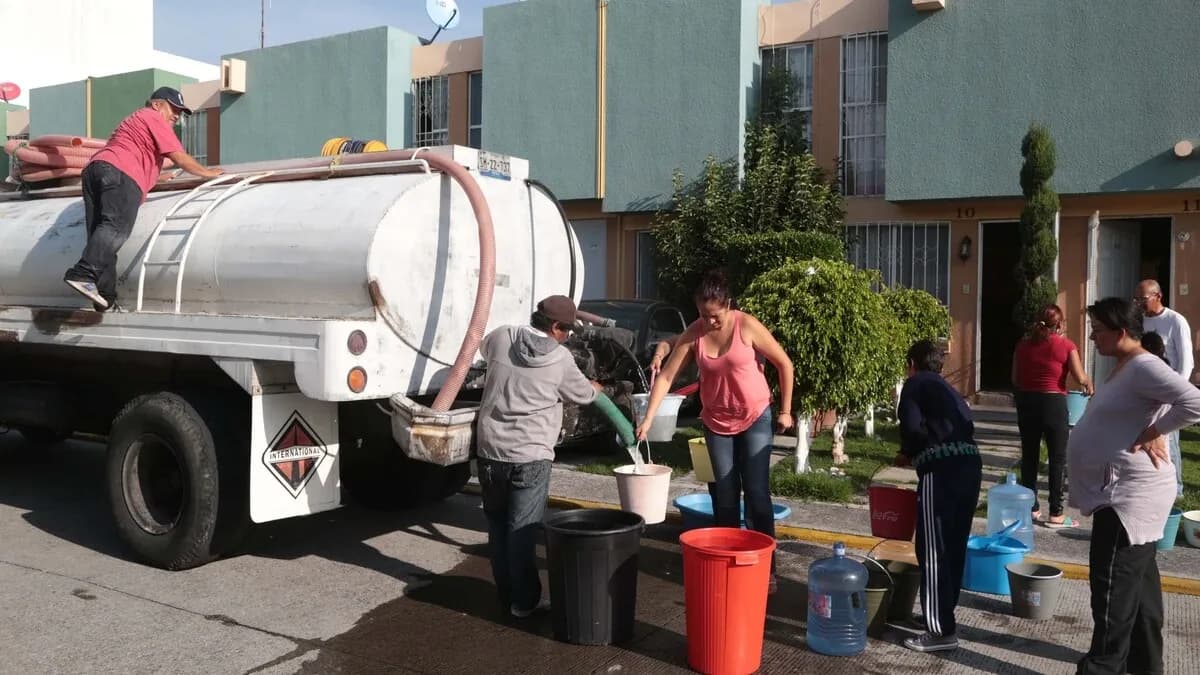 Gobierno invierte 213 millones de pesos en pipas de agua para los poblanos que sufren escasez