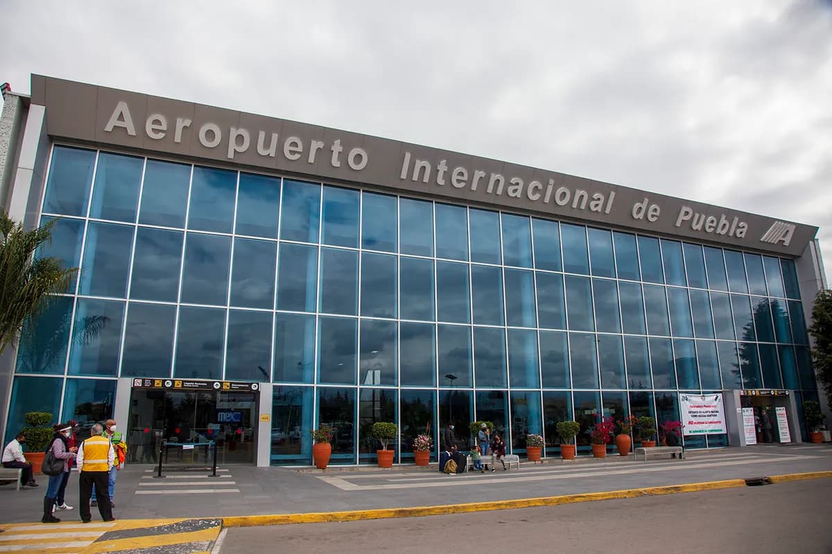 Canaco advierte que cinco vuelos de Puebla peligran por bajas ventas