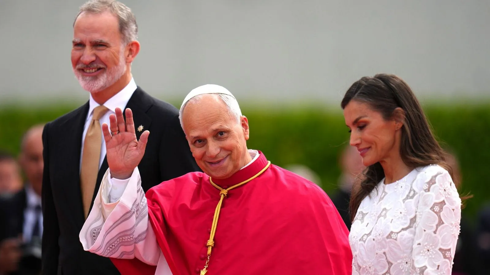 El papa León XIV visita España; se reunirá con abusados por el Clero
